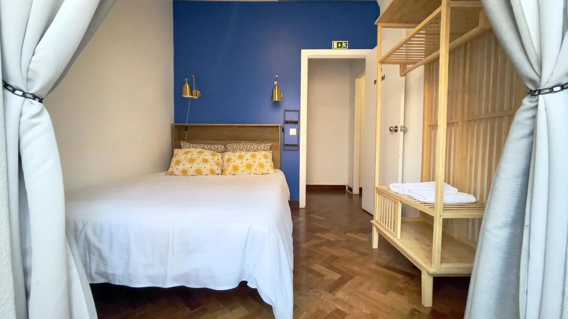 Draft Hostel & Rooms Lisbon Portugal